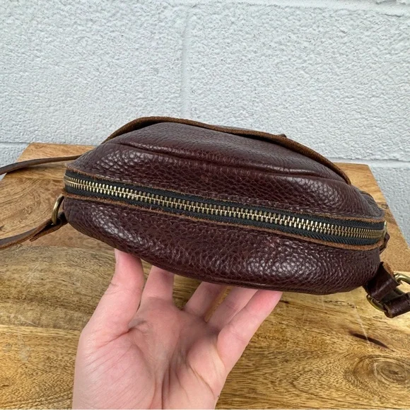 Portland Leather Goods Circle Crossbody Bag – Pebbled Leather Brown - Picture 7 of 16